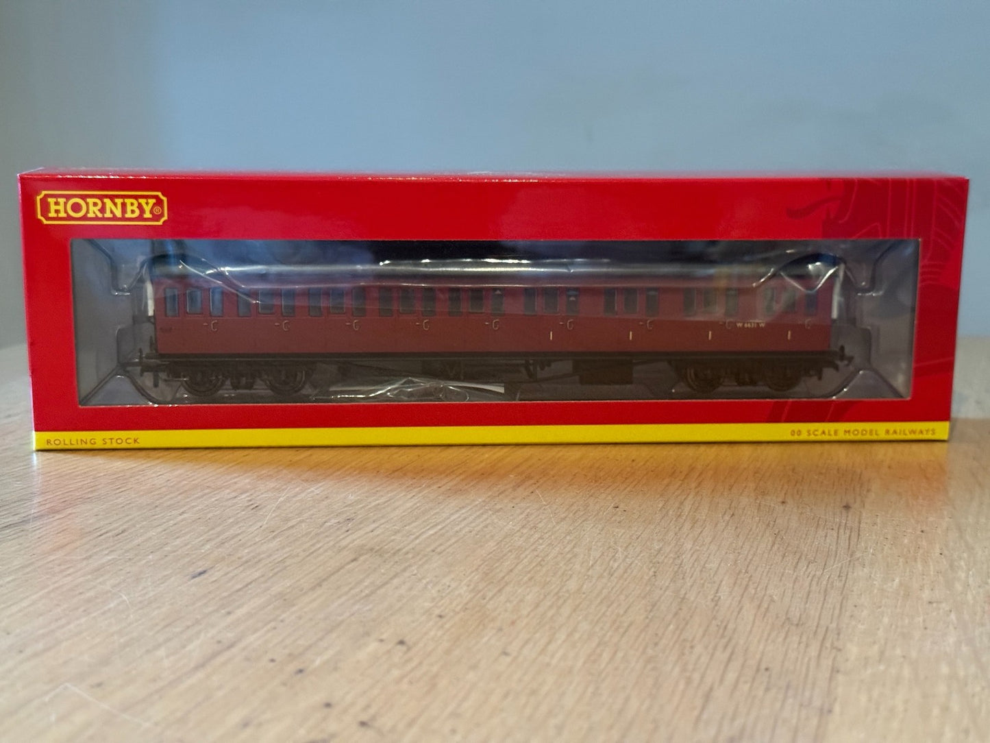 Hornby OO Gauge R4879  - BR Collett Suburban Composite (RH) Coach - W6631W