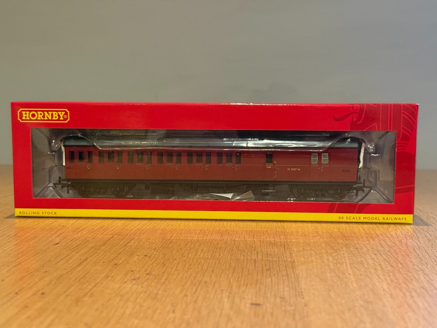 Hornby OO Gauge R4880  - BR Collett Suburban Brake 3rd (LH) Coach - W5507W