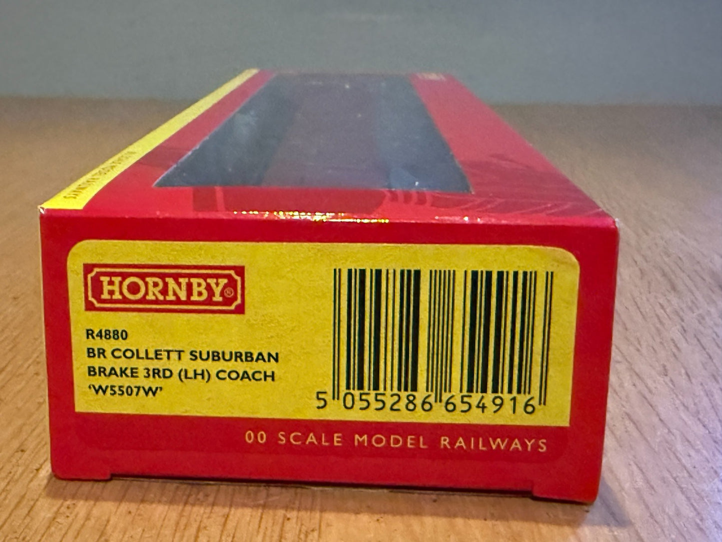 Hornby OO Gauge R4880  - BR Collett Suburban Brake 3rd (LH) Coach - W5507W