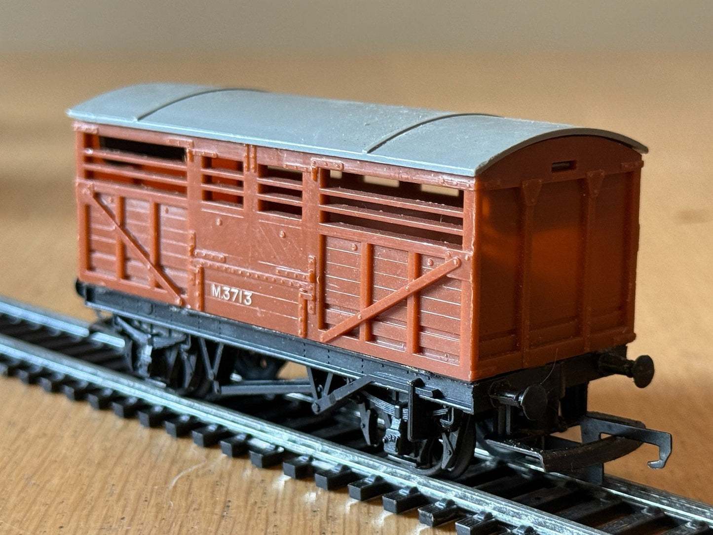 Hornby OO Gauge Wagon - Triang R122 Cattle Wagon