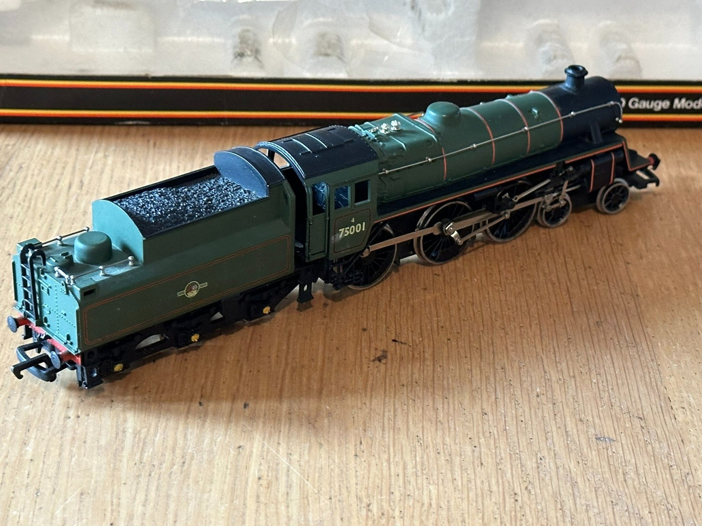 Mainline OO Gauge 4-6-0 Standard Class 4 Locomotive 75001. Pre Owned. Boxed.