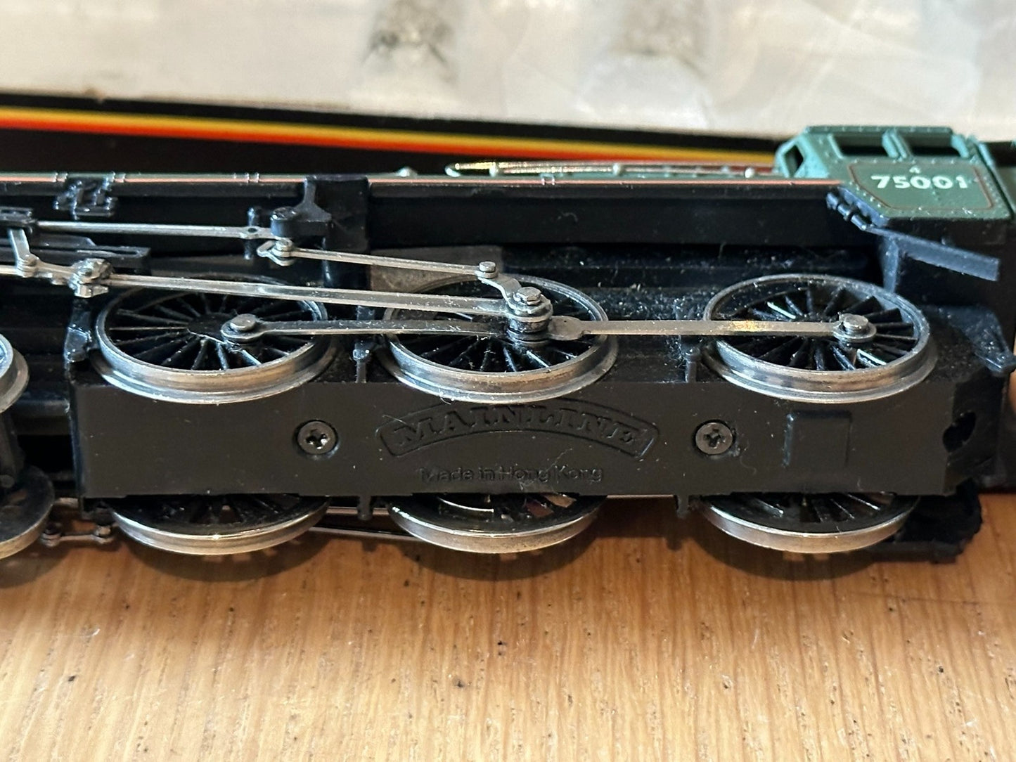Mainline OO Gauge 4-6-0 Standard Class 4 Locomotive 75001. Pre Owned. Boxed.