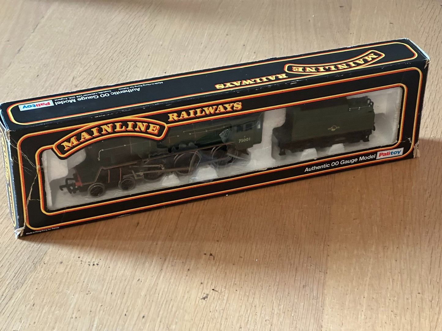 Mainline OO Gauge 4-6-0 Standard Class 4 Locomotive 75001. Pre Owned. Boxed.