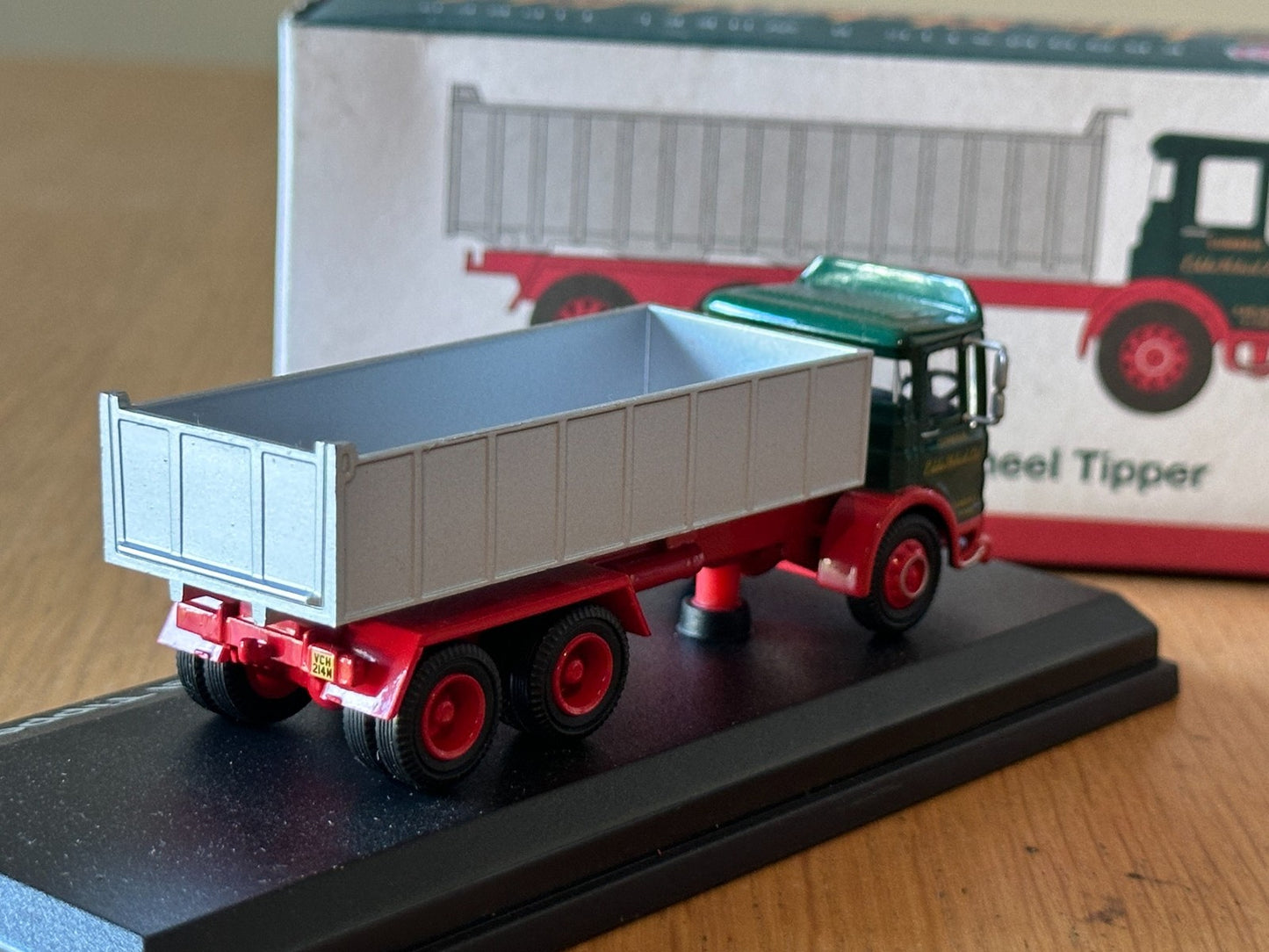 Atlas Editions OO Gauge Eddie Stobart - AEC Ergomatic 6 Wheel Tipper