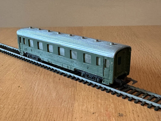 Jouef SNCF 2nd Class Coach - rare. Windows need reglueing