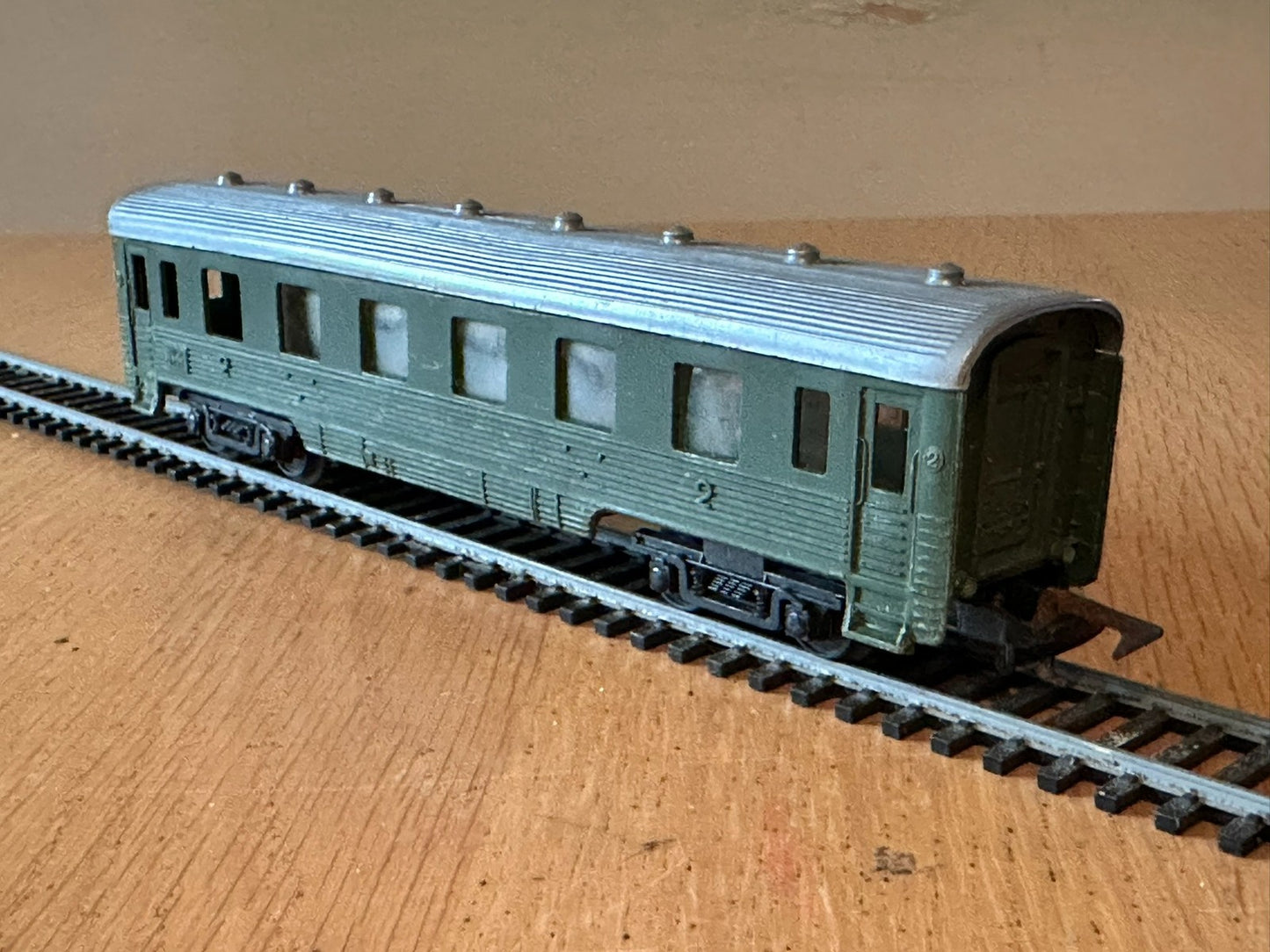 Jouef SNCF 2nd Class Coach - rare. Windows need reglueing