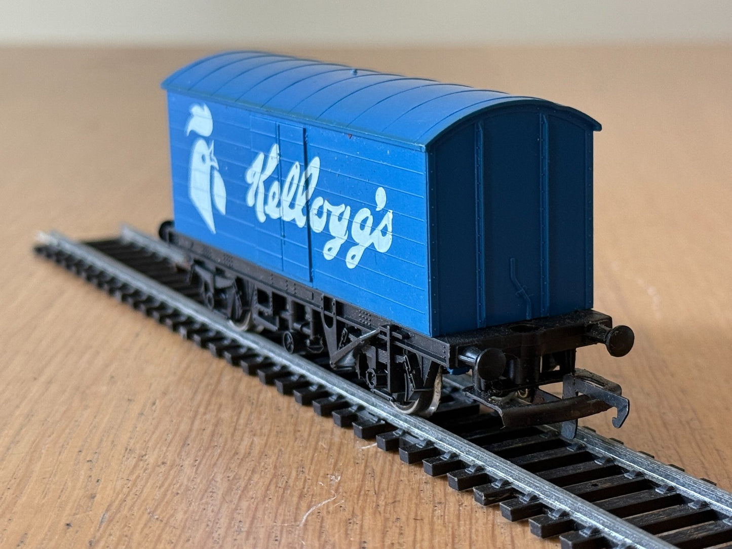 Hornby OO Gauge Kellogg's Van. Pre Owned. R222.