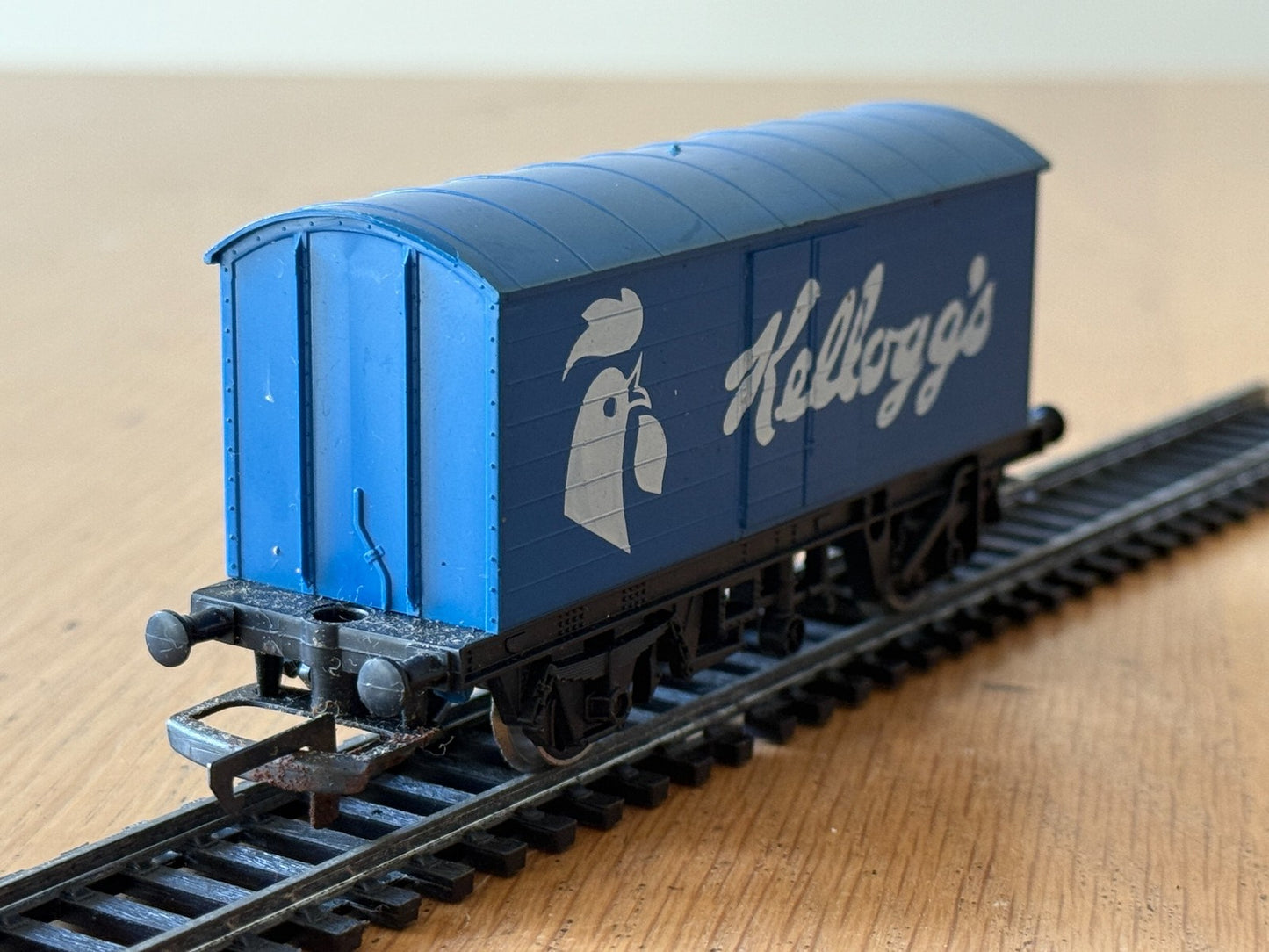 Hornby OO Gauge Kellogg's Van. Pre Owned. R222.