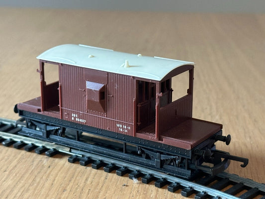 Hornby OO Gauge 20T Brake Van B952566. Pre-owned.