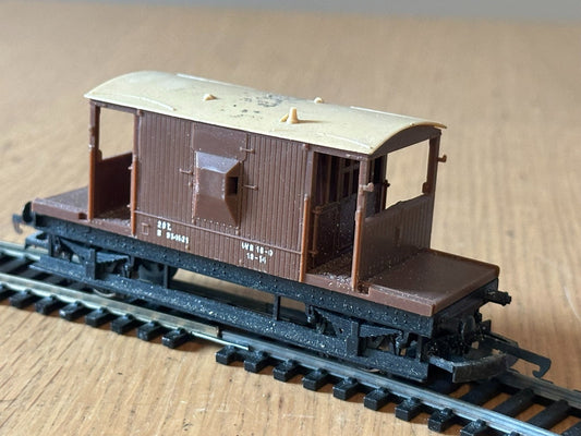 Hornby OO Gauge 20T Brake Van B952566. Pre-owned. Playworn.