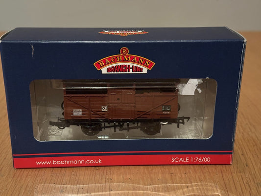 Bachmann 37-712A OO Gauge 8T Cattle Wagon BR Bauxite (Late). Boxed.