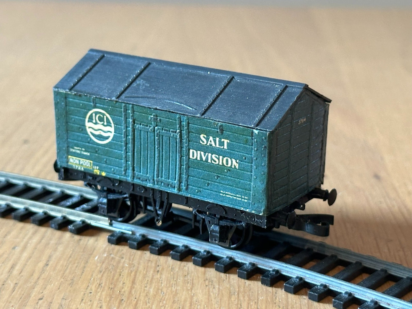 Peco Products R-58ICI OO Guage Salt Wagon 'ICI'. Pre owned.