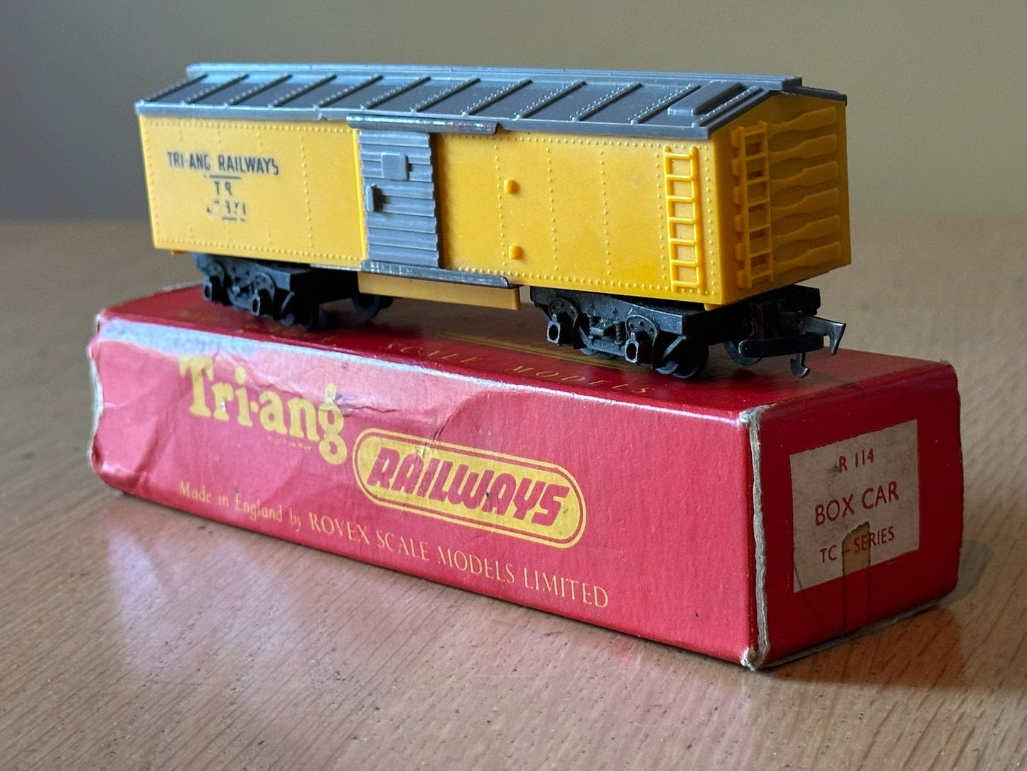 Tri-ang R114 OO Gauge T-C Series Box Car TR22831. Original Box.