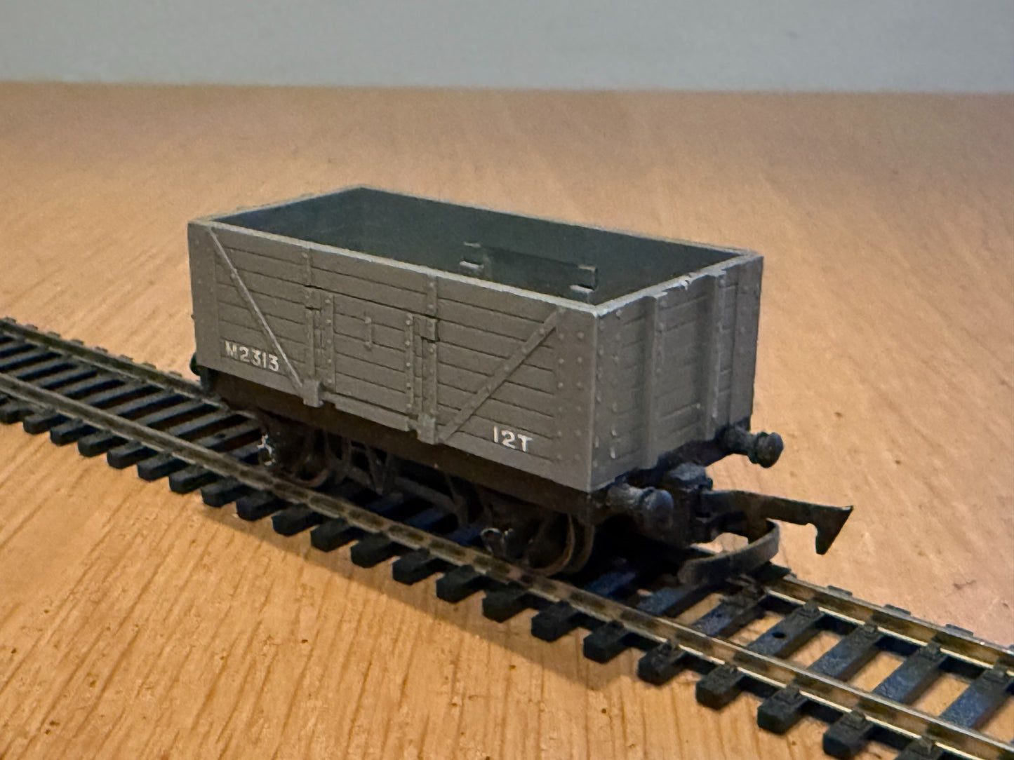 Hornby R112 OO Gauge Wagon 7 plank open wagon M2313