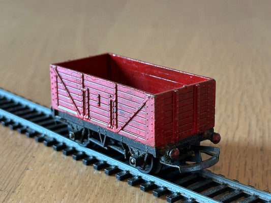Tri-ang Hornby OO Gauge R10 12 Ton 7 Plank Drop Door Wagon.