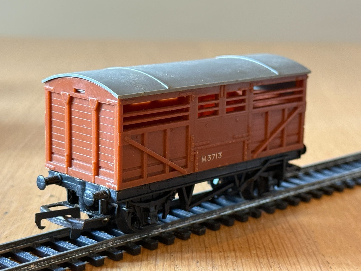 Hornby OO Gauge Wagon - Triang R122 Cattle Wagon