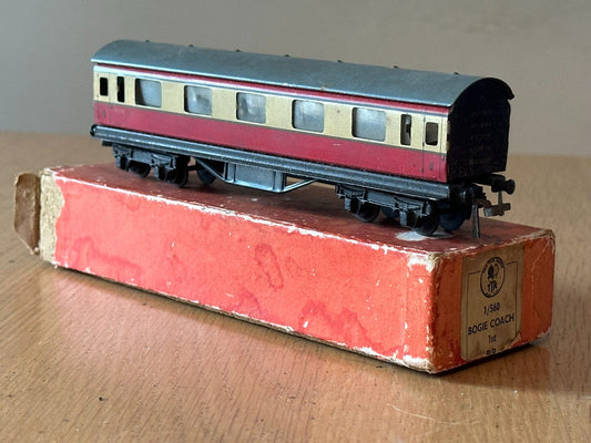 Trix OO Gauge 1/560 3 Rail LMS Short Coach 1st 4135. Boxed.