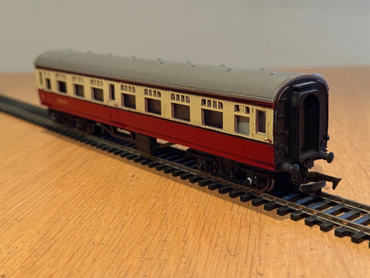 Tri-ang R29 B.R OO Gauge Main Line Composite Coach M24001