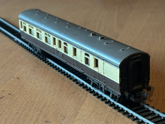 Tri-ang R28 OO Gauge Brake Coach P42 - Playworn