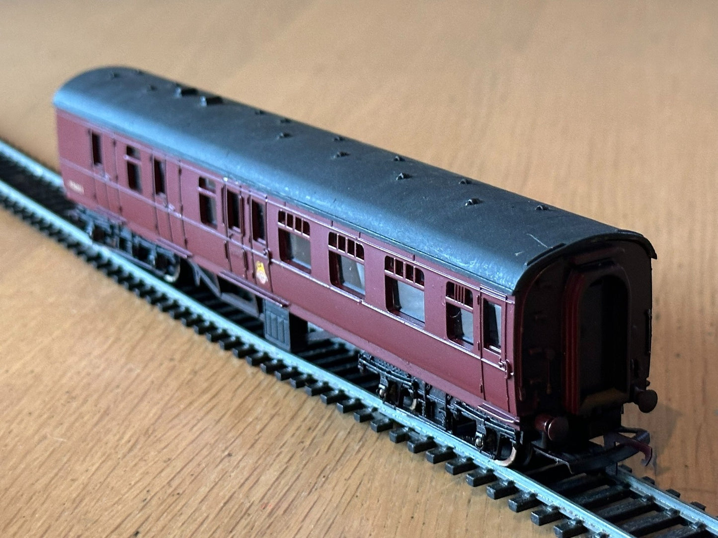 Tri-ang OO Gauge 86002 Maroon Coach