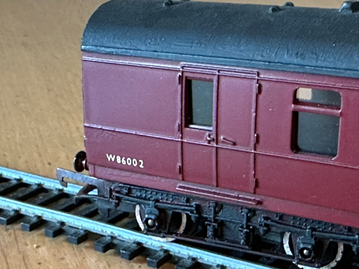 Tri-ang OO Gauge 86002 Maroon Coach