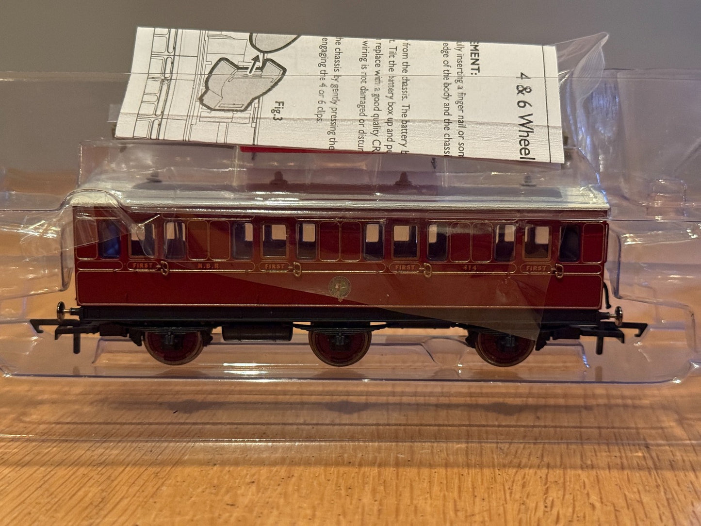 Hornby OO Gauge R40135  - NBR 6 Wheel 1st Class Coach No.414 With Lights