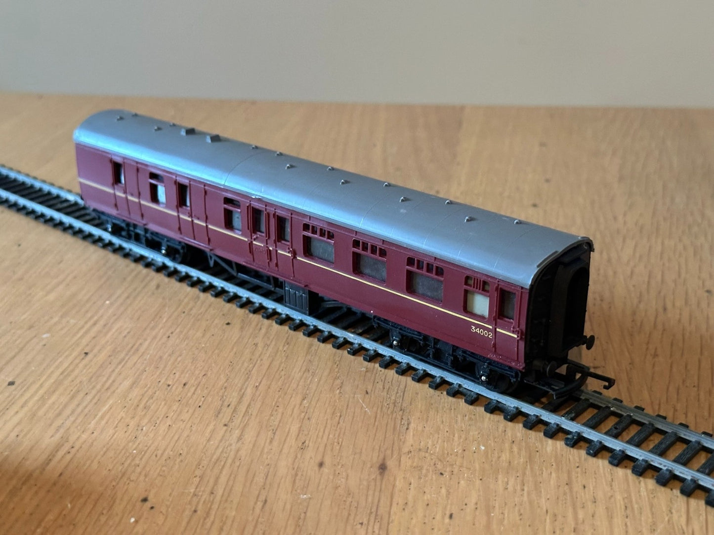 Tri-Ang OO Gauge R28 Mainline Brake 2nd Class Coach RN 34002