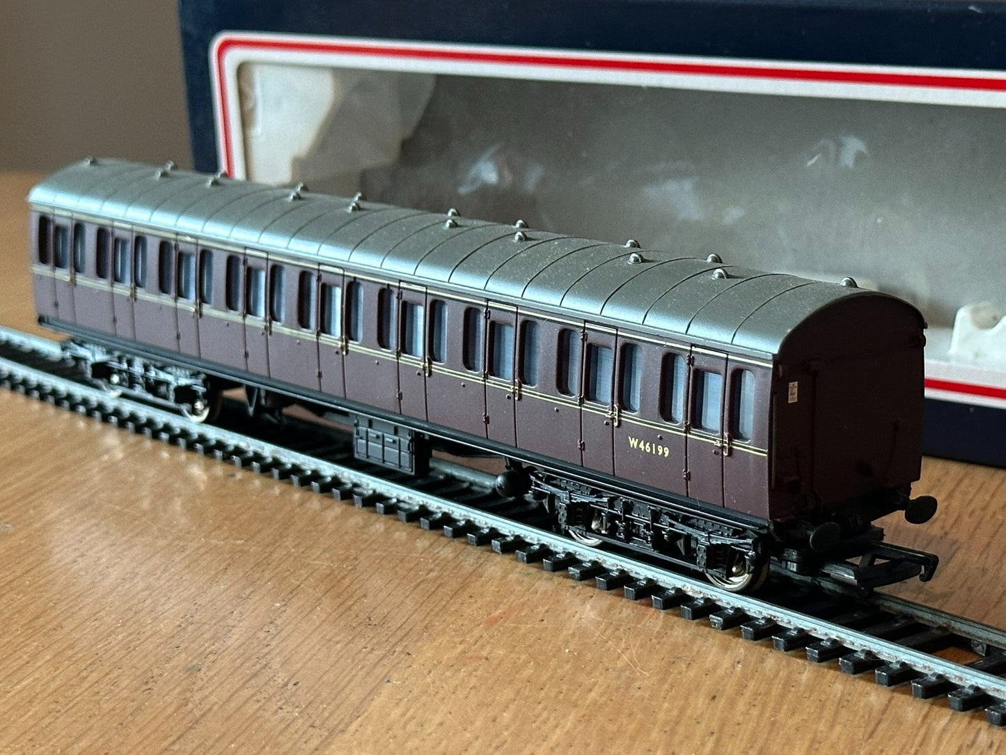 Bachmann Branchline 34-604 BR Standard Mk1 57ft suburban 2nd coach W46199