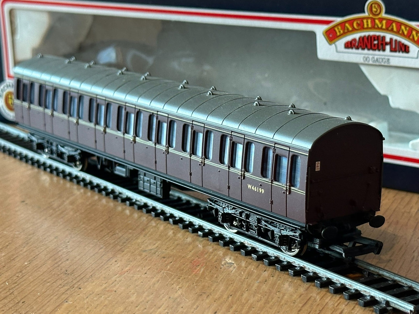 Bachmann Branchline 34-604 BR Standard Mk1 57ft suburban 2nd coach W46199