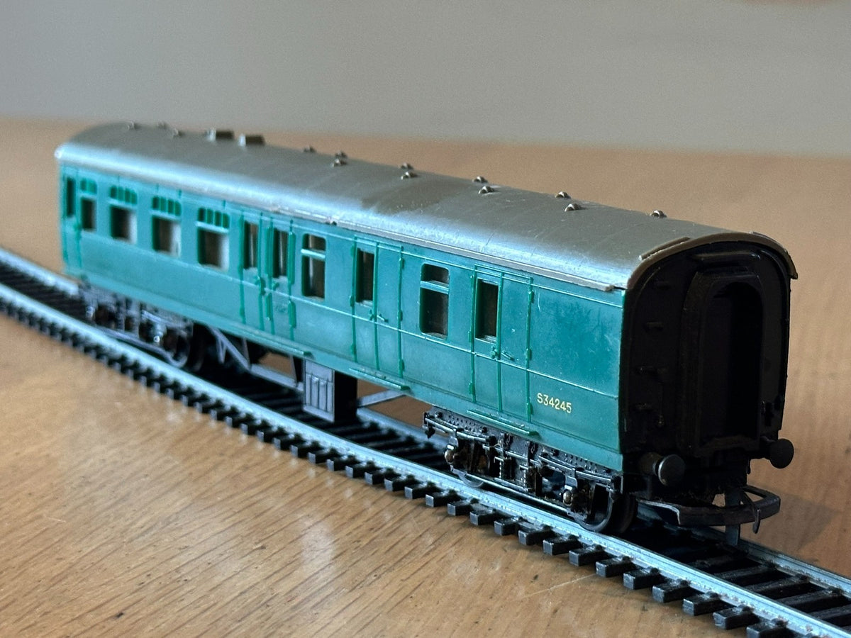 Triang OO Gauge R220 2nd Class Main Line Brake Coach S34245 Green