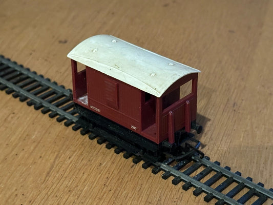 Tri-ang Railways R16 OO Gauge ER 20 Ton Brake Van M73031 in BR Brown