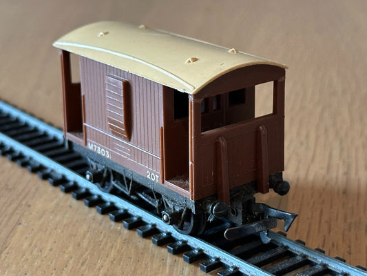 Tri-ang Railways R16 OO Gauge ER 20 Ton Brake Van M73031 BR Brown. Damaged roof.