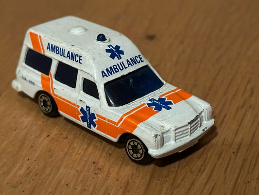1993 Corgi Diecast Auto-City Mercedes 2200 Binz Ambulance. No Box.