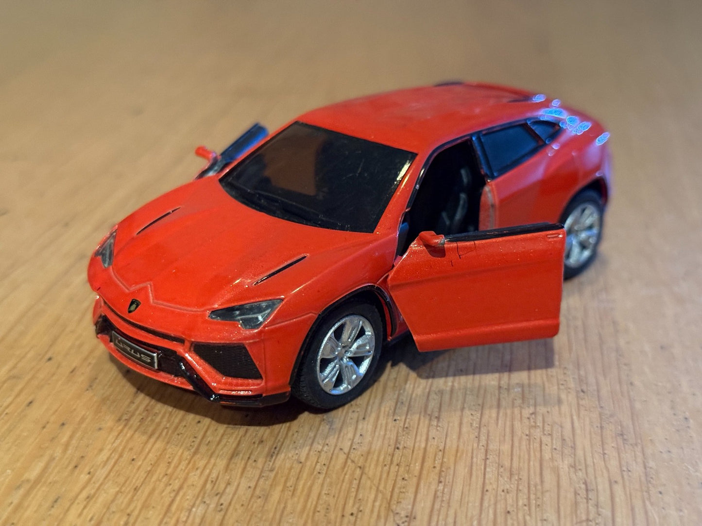 Kinsmart Diecast 1:38 Pull Back & Go Lamborghini Urus