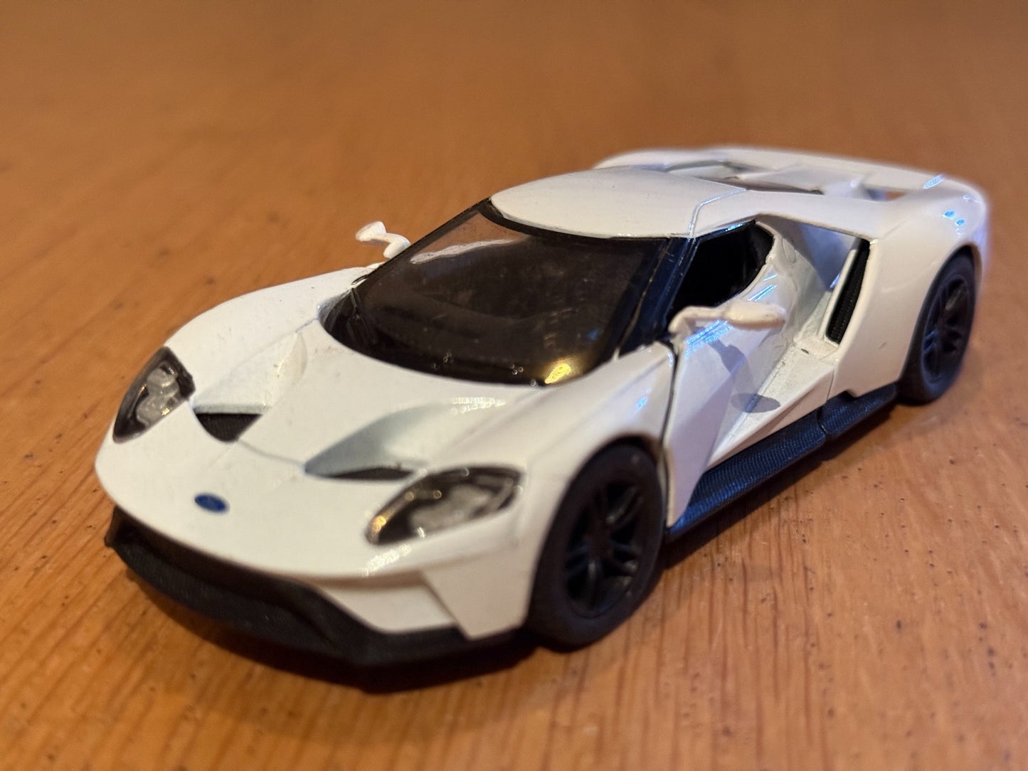 Kinsmart 1:38 Diecast Pull Back Car - Ford GT