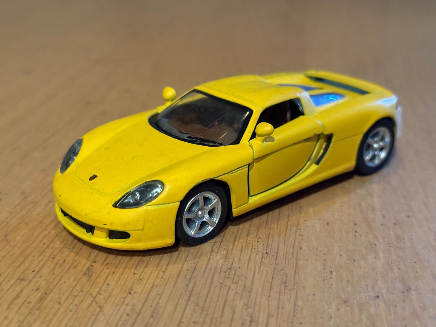 Kinsmart 1:36 Diecast Pull Back Car - 2007 Porsche Carrera GT