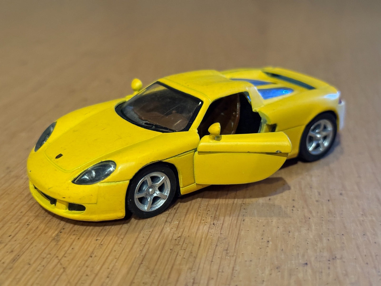 Kinsmart 1:36 Diecast Pull Back Car - 2007 Porsche Carrera GT