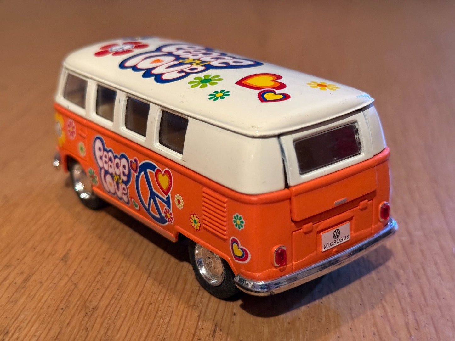Kinsmart Diecast 1/32 Scale Pull Back & Go 1962 Volkswagen Bus. Pre owned
