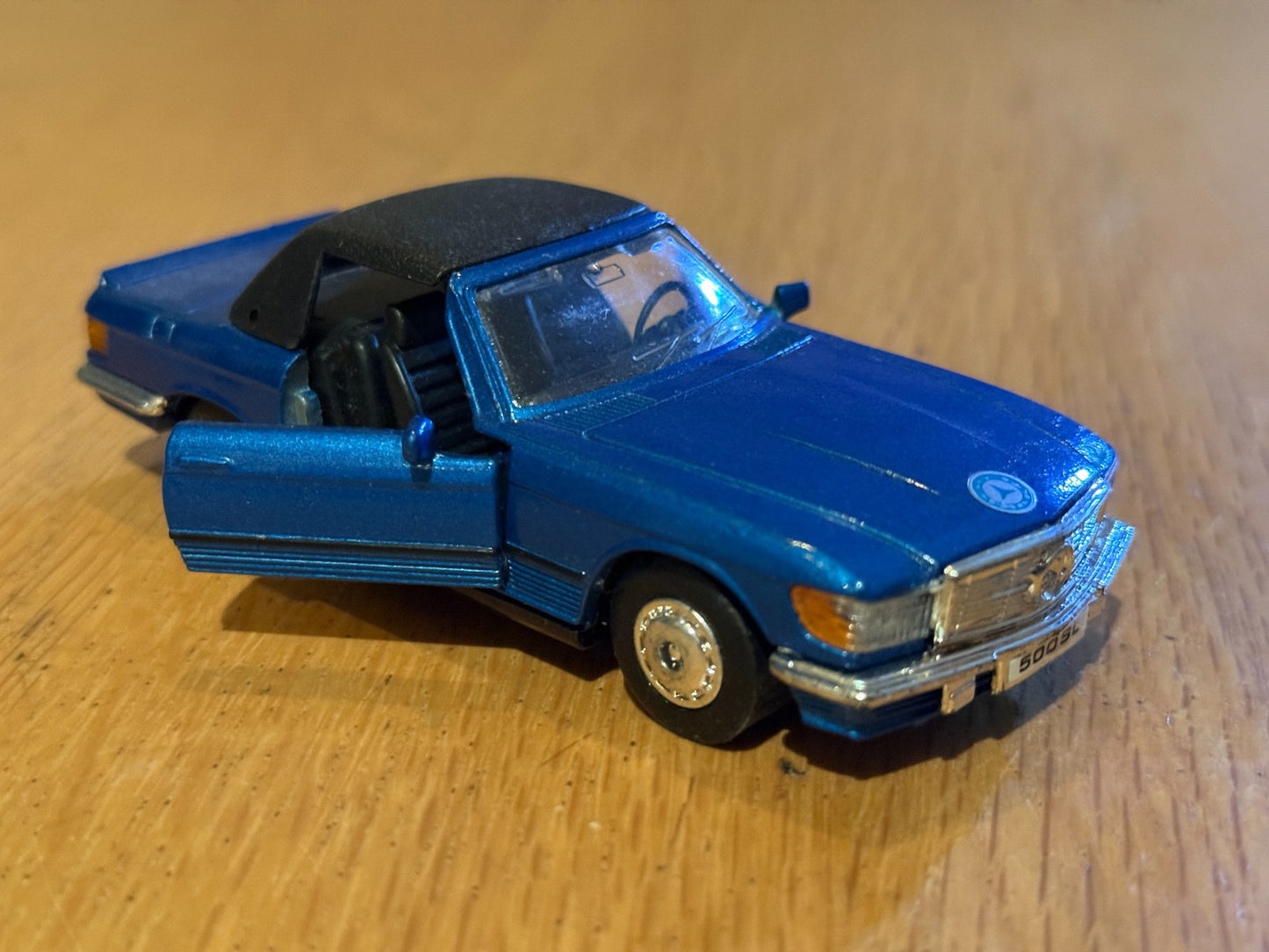 MC Toys 1:43 Pull Back Diecast - Mercedes Benz 500SL