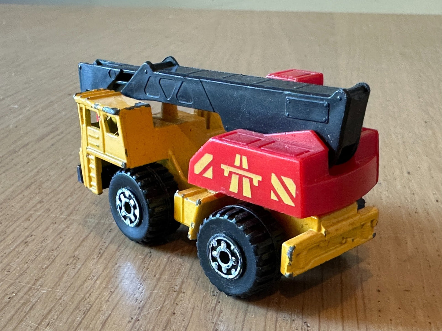 Vintage Matchbox Yellow/Red Faun Mobile Crane 1/90 Diecast Plastic Truck
