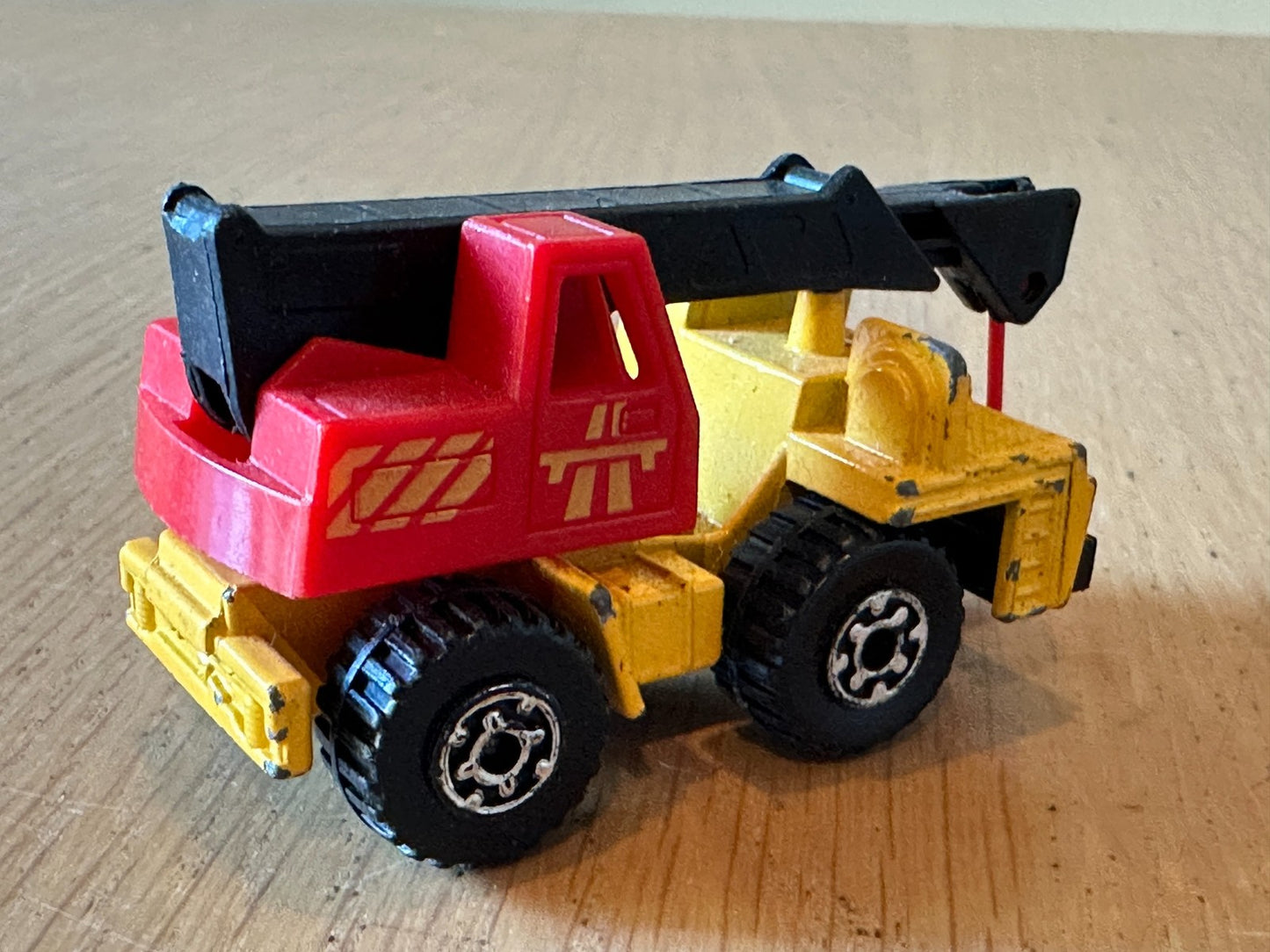 Vintage Matchbox Yellow/Red Faun Mobile Crane 1/90 Diecast Plastic Truck
