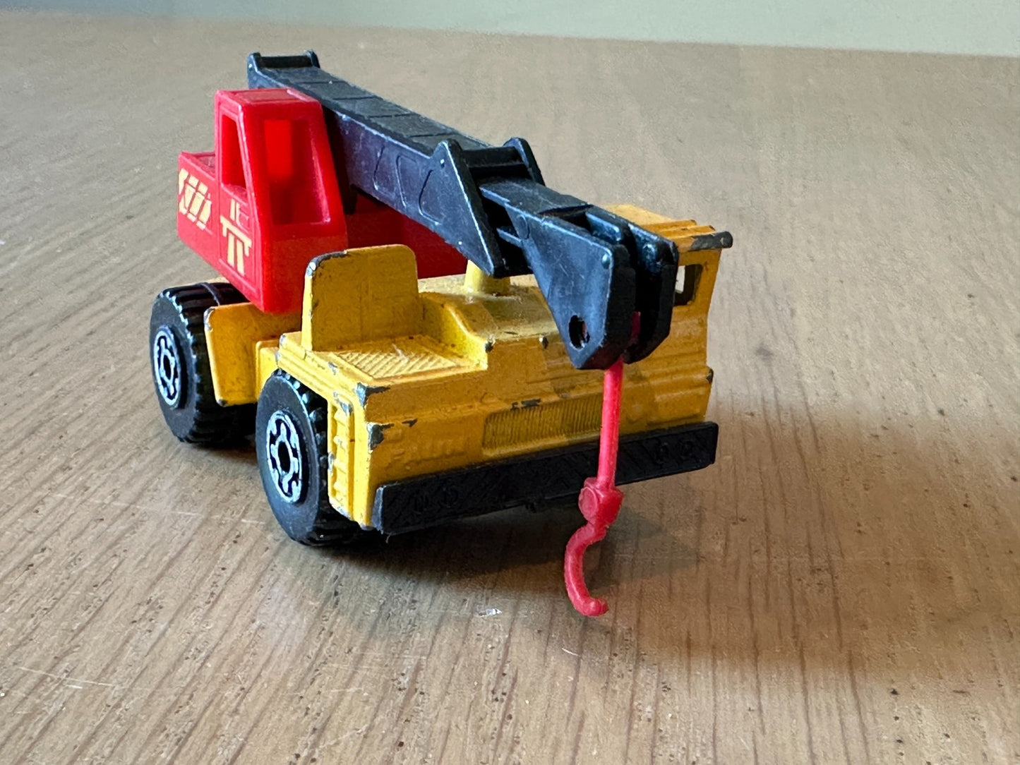 Vintage Matchbox Yellow/Red Faun Mobile Crane 1/90 Diecast Plastic Truck