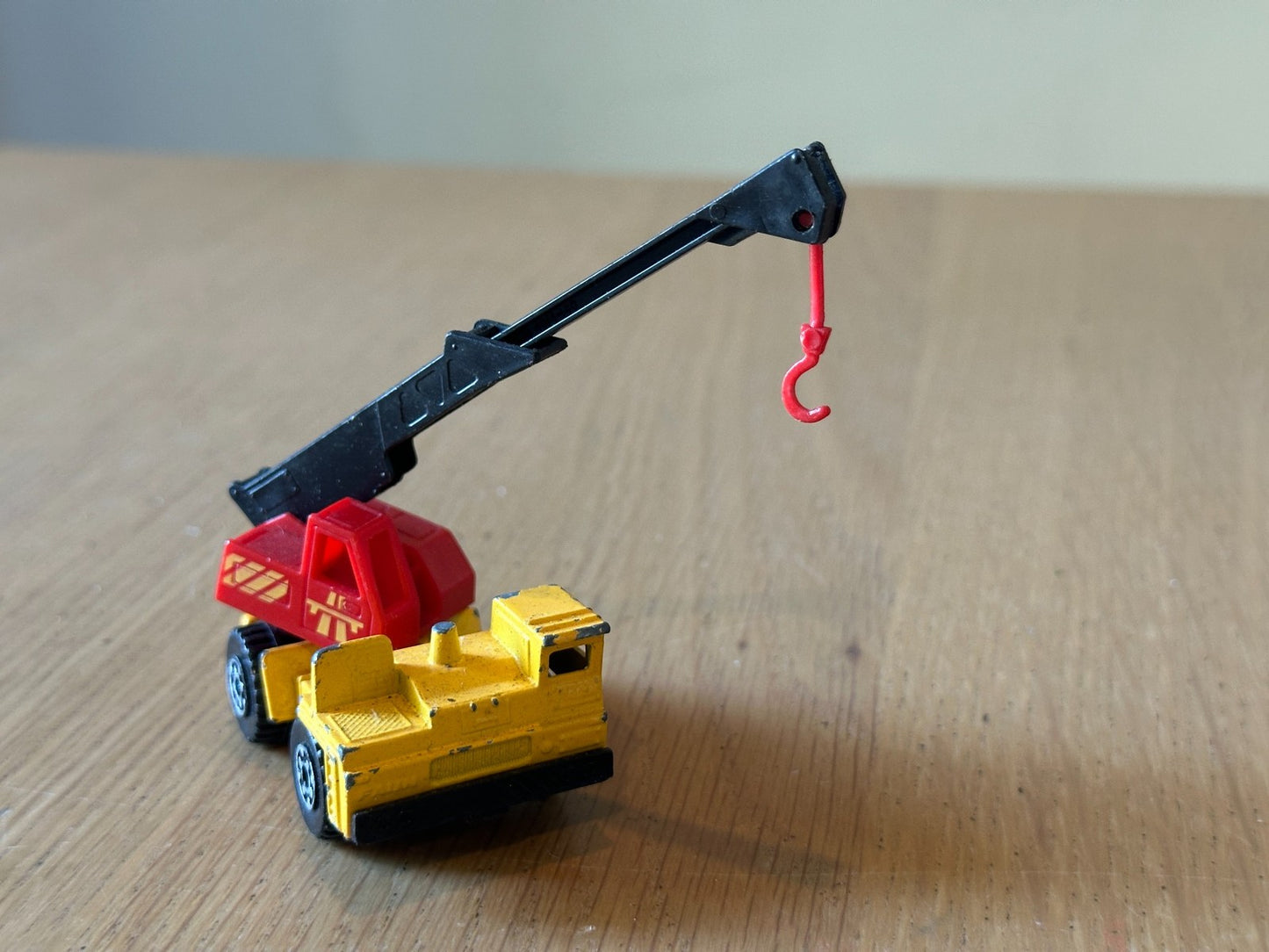 Vintage Matchbox Yellow/Red Faun Mobile Crane 1/90 Diecast Plastic Truck