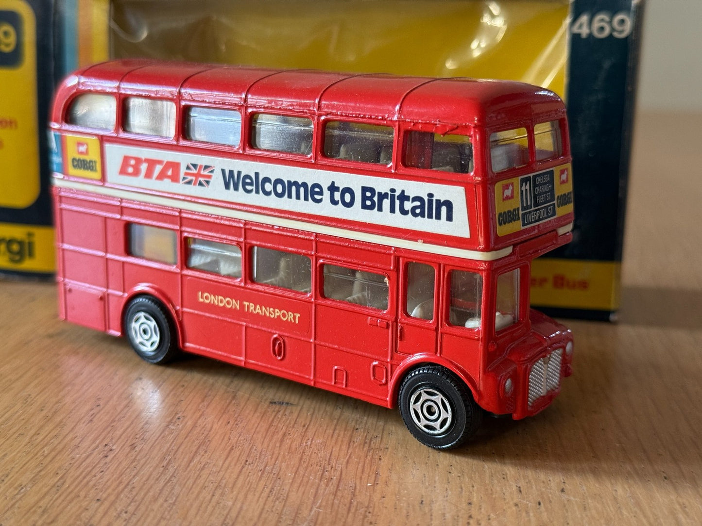 Corgi London Transport Routemaster BTA "Welcome to Britain"