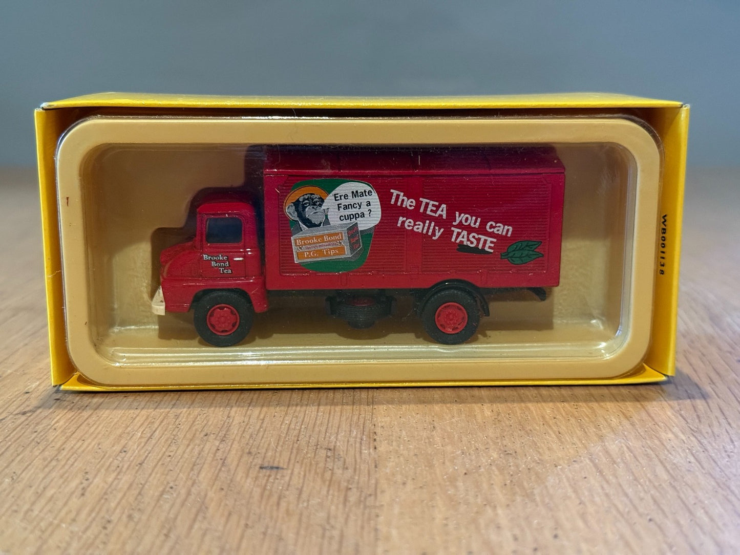Corgi Vanguards 1:64 Thames Trader Van - PG Tips