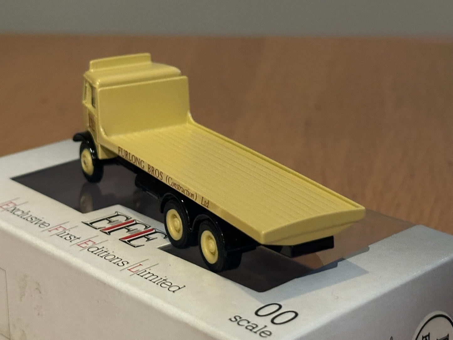 EFE OO Gauge AEC Mammoth 6-wheel Flatbed Furlong Bros Construction 10701. Boxed.