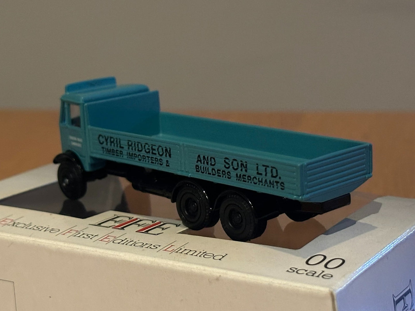 EFE OO Gauge AEC Mammoth 6-wheel Dropside Cyril Ridgeon 10302. Boxed.