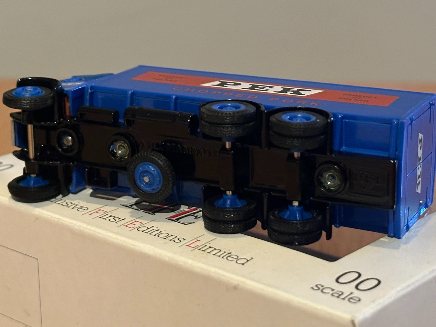 EFE OO Gauge AEC Mammoth 6-wheel Camion PEK Chopped Pork 10504. Boxed.