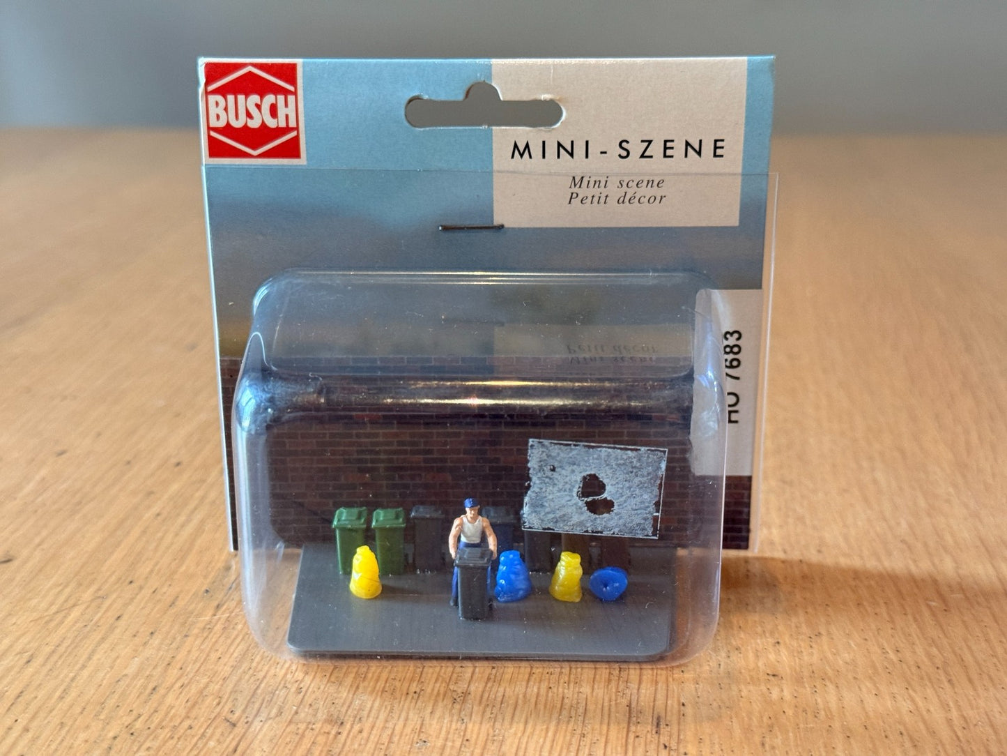 Busch 7683 HO Scale (1:87) Bin Scene