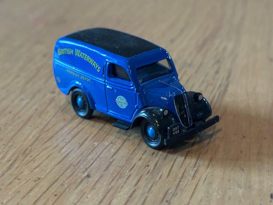 Classix Diecast EM76620 1:76 OO gauge Ford Thames Van - British Waterways